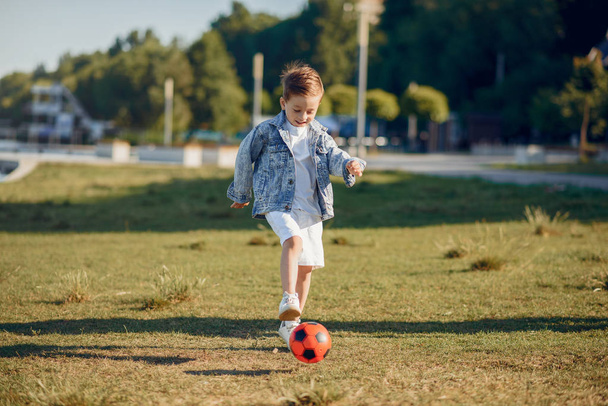 Cute little child playing in a summer park - Fotoğraf, Görsel