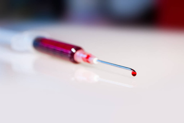 Syringe needle with blood drop macro view - Foto, Bild