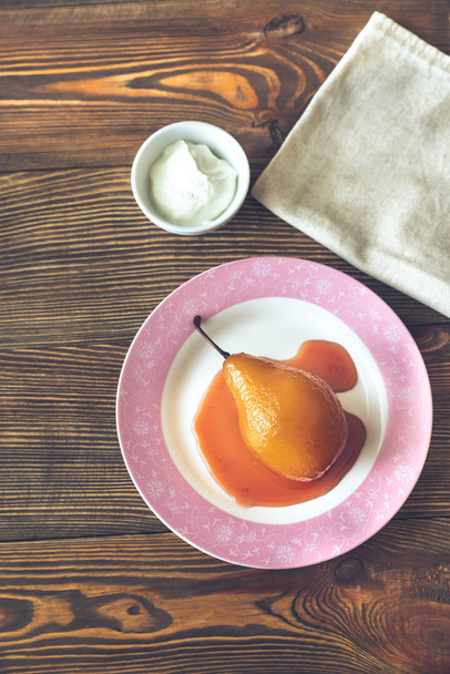 Poached pear with cream cheese - Foto, Imagem