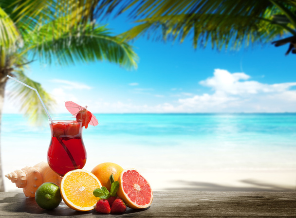strawberry cocktail and tropical fruit on the beach - Fotoğraf, Görsel