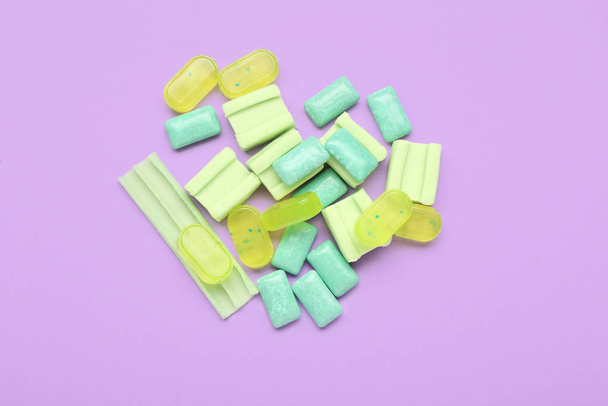 Different chewing gums on color background - Photo, Image