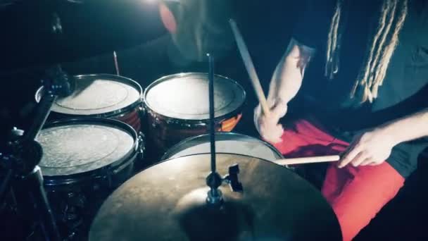 Drum kit is getting hit rhythmically while recording music - Séquence, vidéo