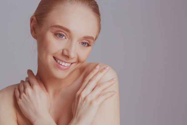 Adult woman portrait, skin care concept, beautiful skin and hands - Фото, изображение