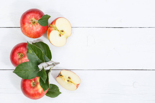 Mele mela frutti frutta con foglie dall'alto copyspace autunno copia spazio foglia
 - Foto, immagini