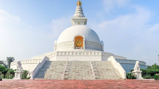 Majestic World Peace Stupa in Lumbini, Νεπάλ. - Φωτογραφία, εικόνα