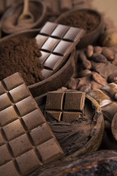 Aromatic cocoa and chocolate on natural paper background - Valokuva, kuva
