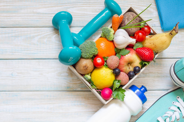 Zdravý životní styl koncept s ovocem a zeleninou dieta fitness sport a medicína koncept - Fotografie, Obrázek