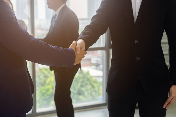 close up businessman shake hands, business connect partner concept. - Fotografie, Obrázek