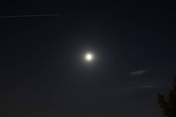 Gece gökyüzünde ay. Slovakya - Fotoğraf, Görsel