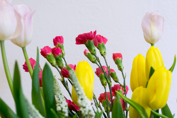 Beautiful bouquet of flowers close up shot - Фото, зображення