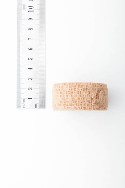 Flexible bandage and laboratory equipment isolated on a white background. Professional clinic instruments. Medical, surgery, ambulance and veterinaryan concept. Closeup with soft selective focus - Foto, afbeelding
