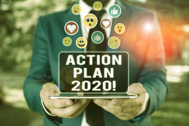Kézírás szöveg cselekvési terv 2020. Koncepcionális fotó javasolt stratégia vagy cselekvési irányvonal a folyó évre - Fotó, kép