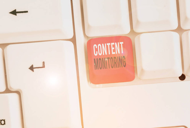 Tekstiä kirjoittava teksti Content Monitoring. Business valokuva esittelee työkalu tunnistaa mainintoja niiden organisaatio
 - Valokuva, kuva