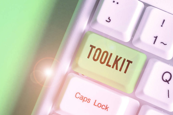 Texto para escrita de palavras Toolkit. Foto de negócios mostrando conjunto de ferramentas mantidas em um saco ou caixa e usadas para um propósito específico
 - Foto, Imagem