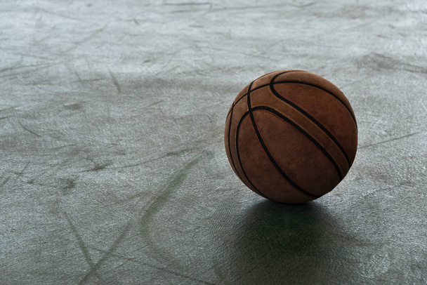 starý basketbal na grunge gymnázium kryté podlahy sportovní pozadí - Fotografie, Obrázek