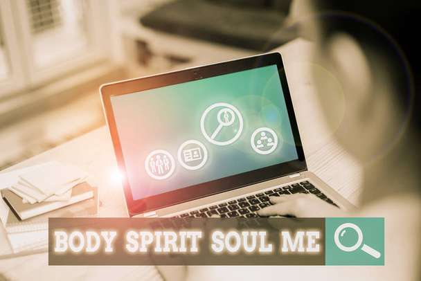Käsiala Body Spirit Soul Me. Käsitteellinen kuva Personal Balance Therapy Conciousness mielentila
 - Valokuva, kuva