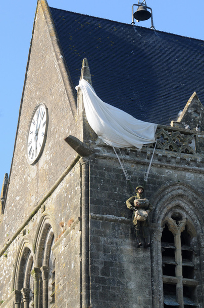 kirkko Sainte pelkkä Eglise Normandiessa
 - Valokuva, kuva