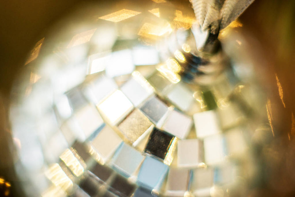 Blu spiegel discobal. Een close-up. selectieve focus - Foto, afbeelding
