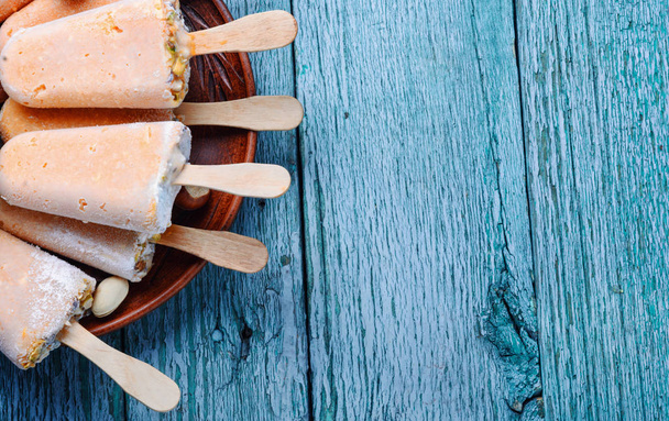 Group of homemade vanilla popsicles on a rustic wood background - Foto, immagini