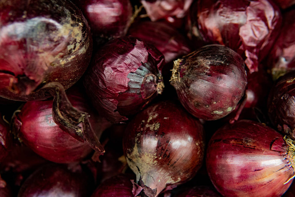 Fresh onions. Onions background. Ripe onions. Onions in market - Фото, изображение