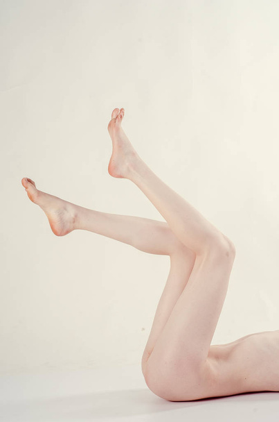 Beautiful female body on white background - Valokuva, kuva