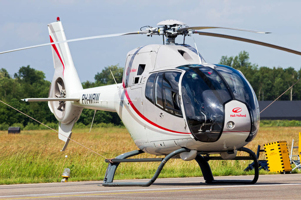VOLKEL, NETHERLANDS - JUN 14 ,2013: urocopter EC120B Colibri fro - Foto, imagen