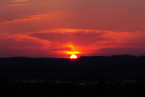 The Sun says goodbye to Weilheim - Фото, зображення
