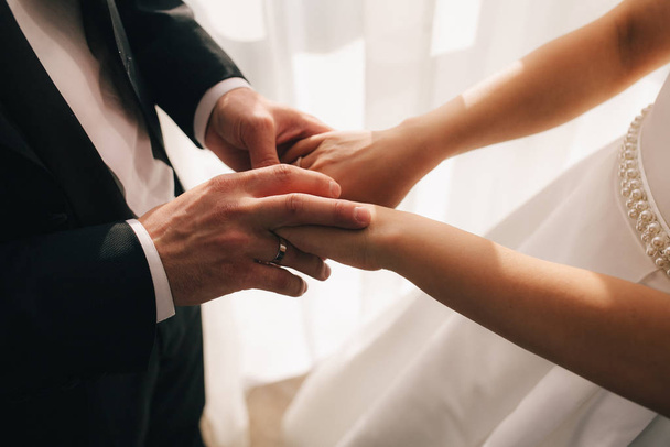 hands of bride and groom - Foto, immagini