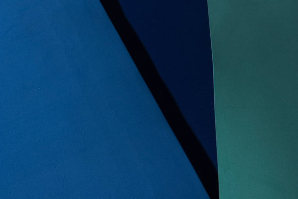 Fondo en material foamy en colores azules y verdes con sombras duras para texto o montajes dighbes
 - Фото, изображение