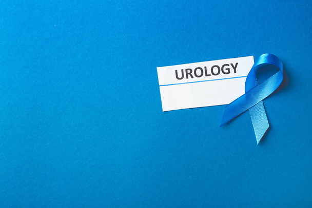 Blue ribbon na kolor tła. Koncepcja raka prostaty - Zdjęcie, obraz