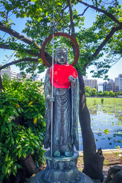 Jizo statue at Shinobazu pond in Ueno, Tokyo, Japan - Foto, Imagen