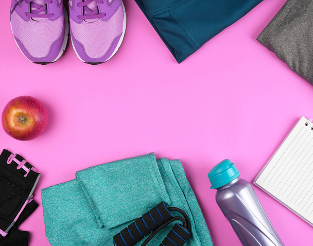 women's sportswear for sports and fitness, pink background, top view, copy space - Zdjęcie, obraz