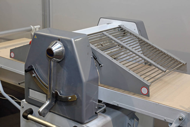 Automated Pastry Machine in Bakery Production - Zdjęcie, obraz
