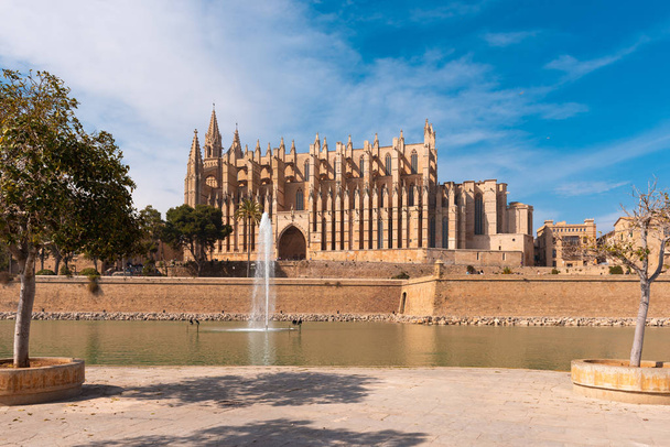 La Seu, gotycka katedra w Palma de Mallorca na wyspie Majorka, Baleary, Hiszpania - Zdjęcie, obraz