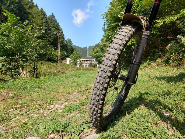 Bicicleta pneu objeto no fundo - Foto, Imagem
