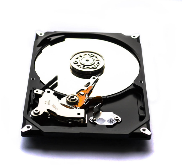 HDD диск на білому тлі
 - Фото, зображення