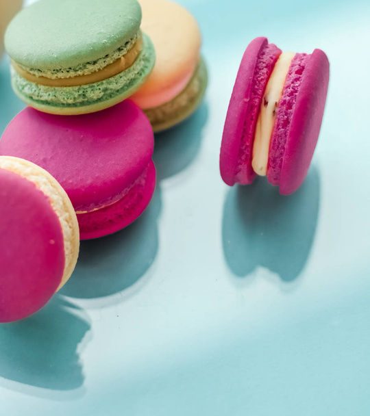 French macaroons on blue background, parisian chic cafe dessert, - Foto, Imagen