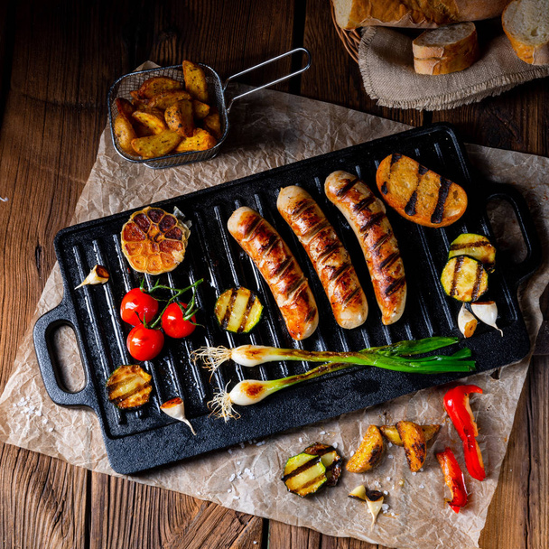 Delicious  grilled sausage with various grilled vegetables - 写真・画像