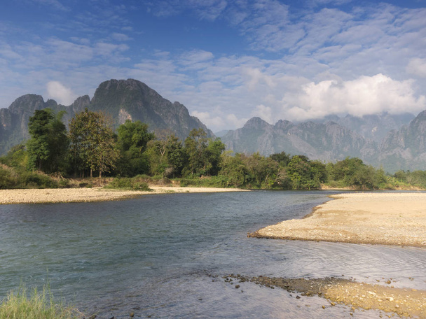 vang vieng,laos,landscape with the nam song river and karst mountains - Foto, Bild