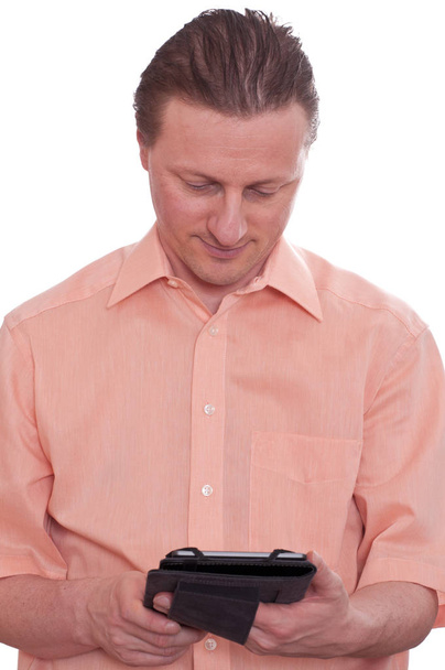 a man is holding a ebook reader in his hand and doing read - Foto, Imagen