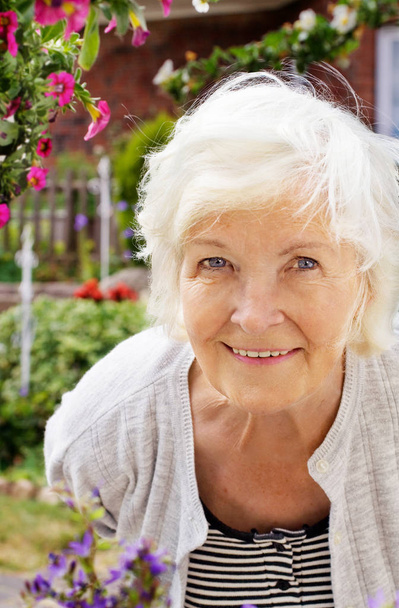 portrait of a happy senior woman in the garden - Fotografie, Obrázek
