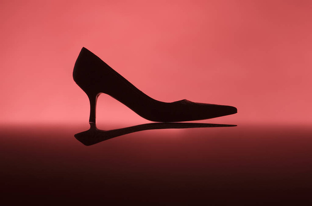 Female shoe on red background - Φωτογραφία, εικόνα