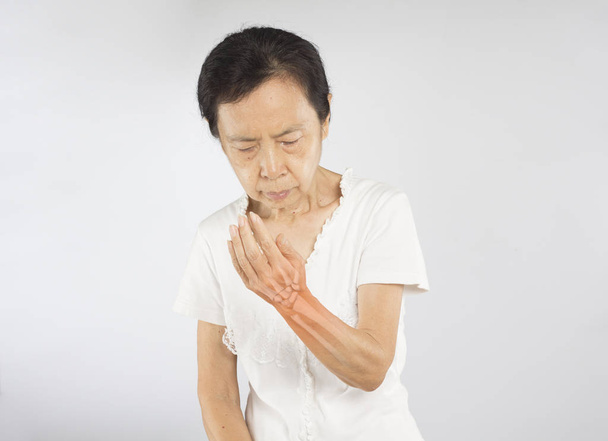 idade asiático mulher sentir pulso ossos lesão - Foto, Imagem