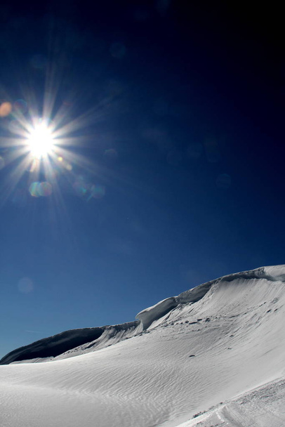γραφική θέα του χιονισμένου χειμερινού τοπίου - Φωτογραφία, εικόνα