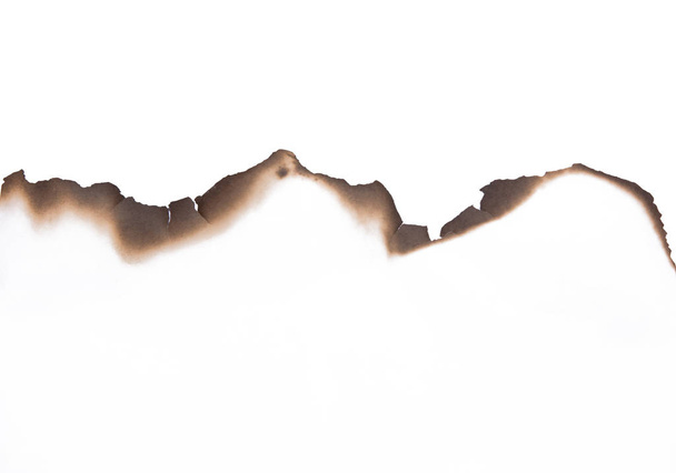 Papier brûlé vieux grunge sur fond blanc avec clipping pat
 - Photo, image