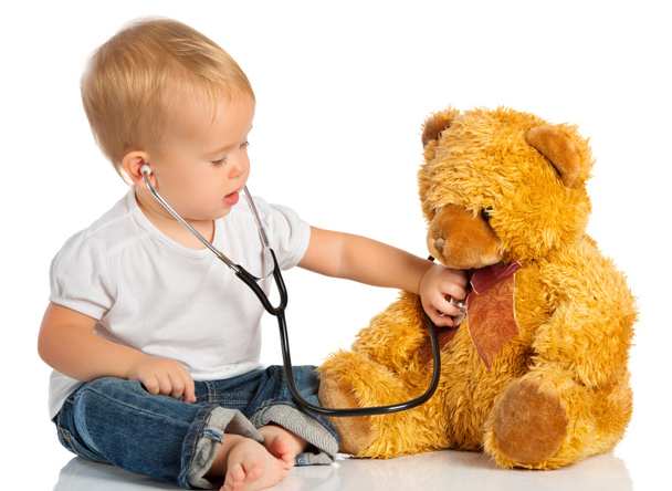 bébé joue dans le médecin jouet ours et stéthoscope
 - Photo, image