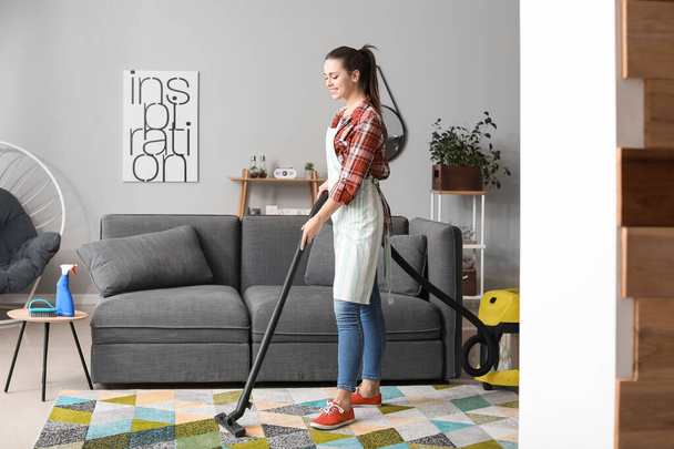 Young housewife cleaning her flat - Foto, Bild