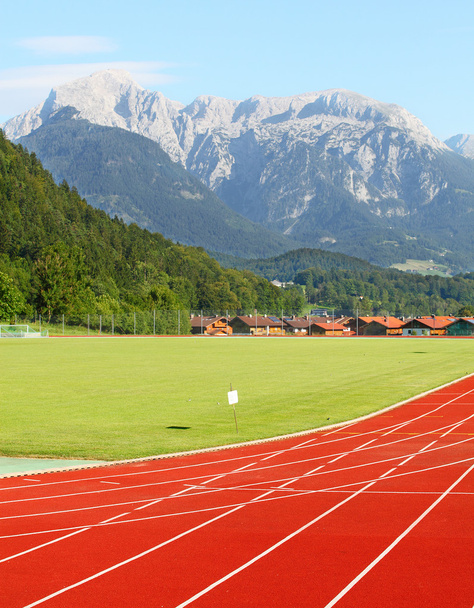 Trilha de corrida sob Berchtesgaden Alps
. - Foto, Imagem