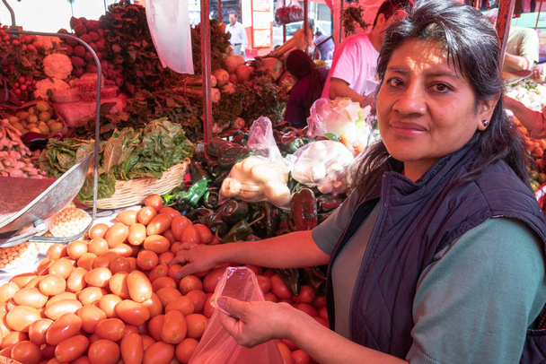 Woman buying some vegetables and fruits - Photo, Image
