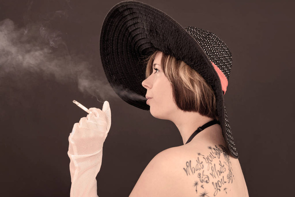 lady with gloves and cigarette - Φωτογραφία, εικόνα